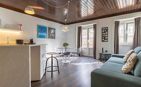 Traditional Alfama Apartment By Lovelystay